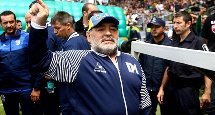 Entrenadores de fútbol fracaso Maradona