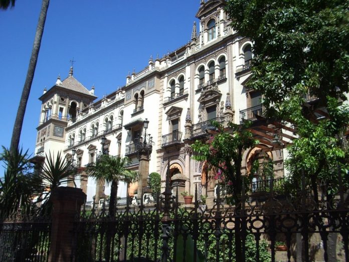 Alfonso XIII, habitaciones de hotel, caras, España