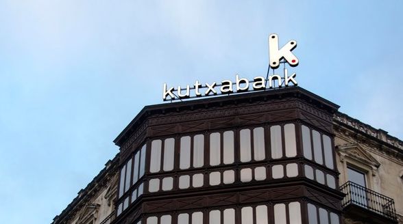 La difícil encrucijada de Kutxabank: fusión o crecimiento orgánico