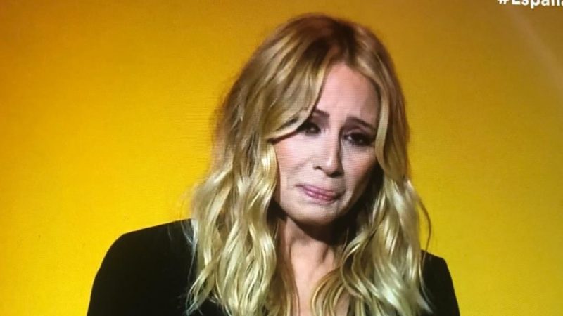 Marta Sánchez: 10 polémicas que NO han acabado con su carrera (al contrario) 15 Merca2.es cantante triste