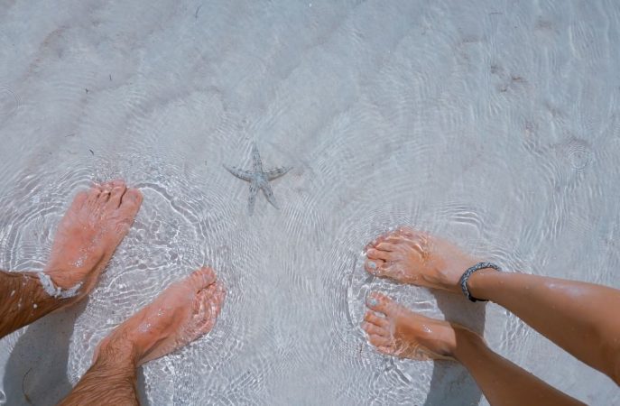 pareja en el agua