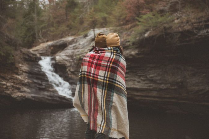 pareja en río