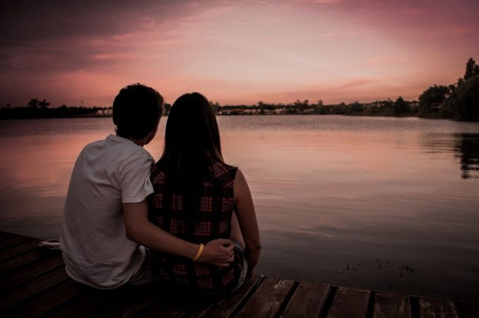 Muestras de afecto que reavivan la llama en la pareja 3 Merca2.es pareja enamorada