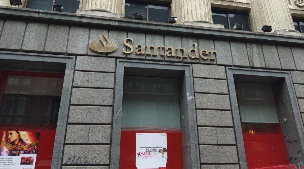 Santander culmina el cierre de oficinas tras clausurar más de 200 este viernes