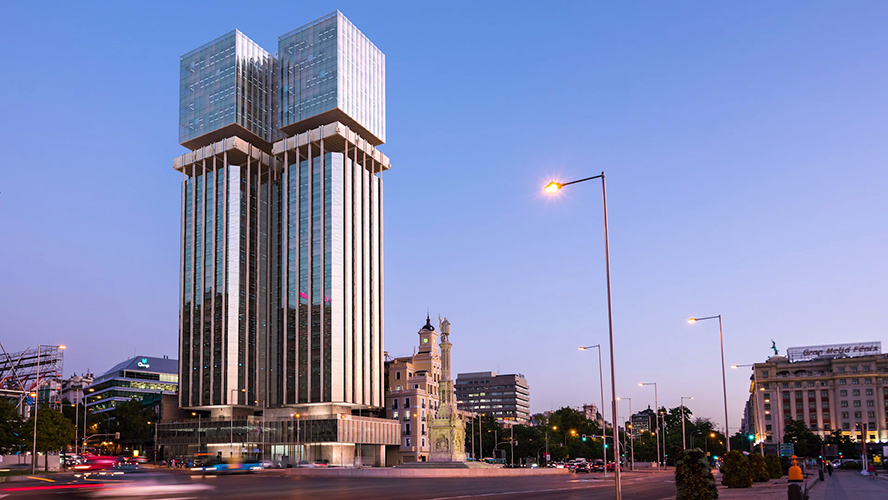 Mutua Madrileña pone la etiqueta verde a las Torres de Colón