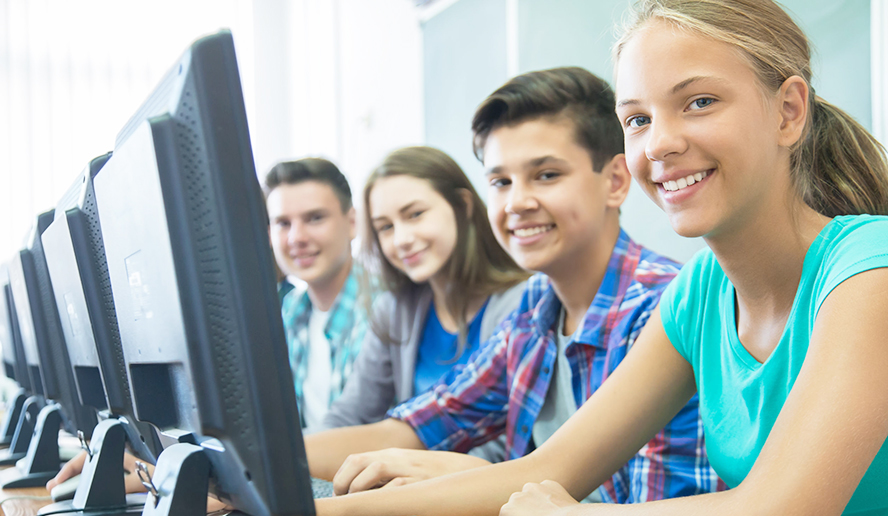Telefónica y Orange aprovechan su red para sacar 170 M€ en las escuelas conectadas