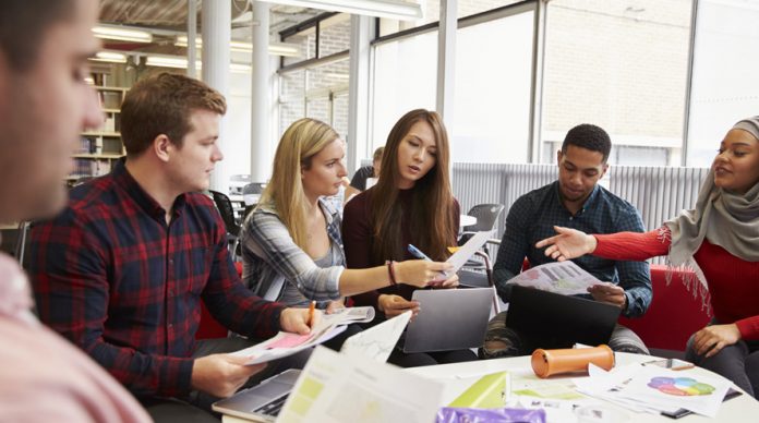 Los universitarios españoles gestionan mejor su sueldo