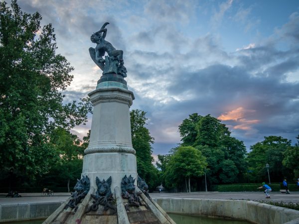 El Ángel Caído, El Retiro