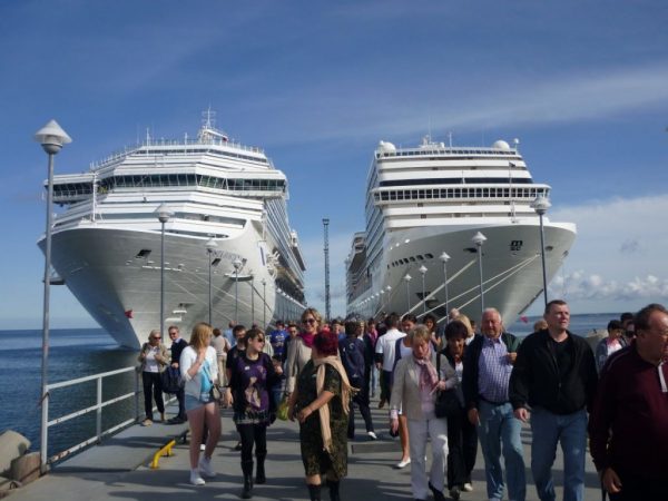 Cruceros atracados en el puerto