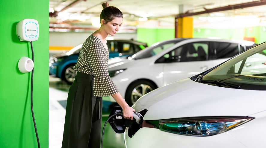 Carga tu coche eléctrico desde casa con las soluciones Smart Mobility y Smart Solar