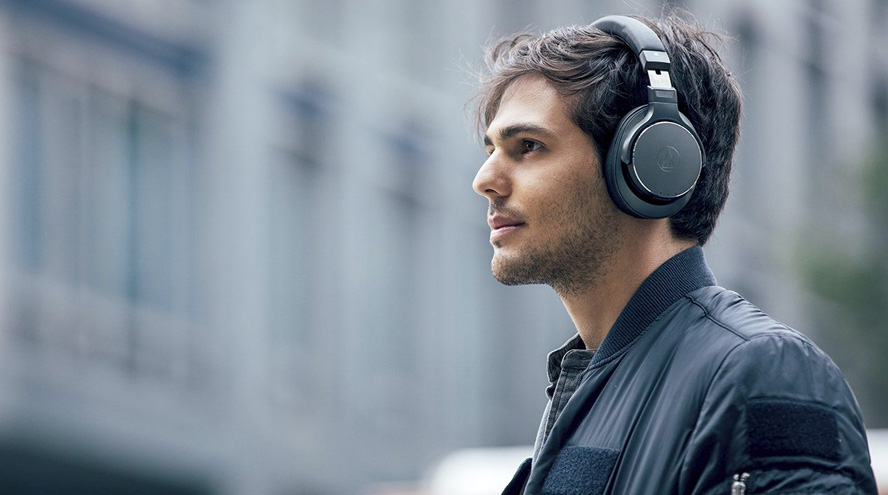 La apuesta de los audiolibros, el enésimo enemigo de las librerías