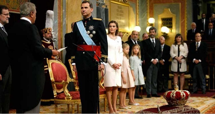Letizia: su obsesión por el WhatsApp y otros fallos de protocolo públicos