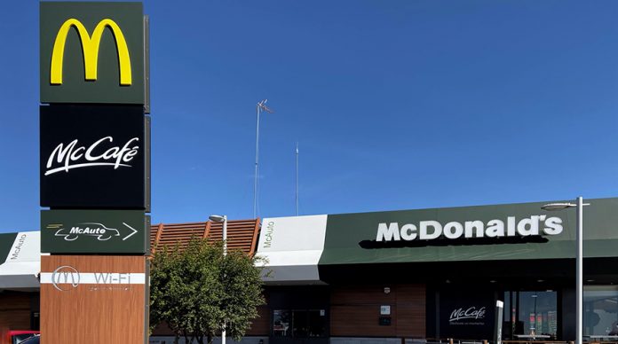 McDonald's se alía con Iberdrola y Endesa para instalar puntos de recarga rápida en sus restaurantes