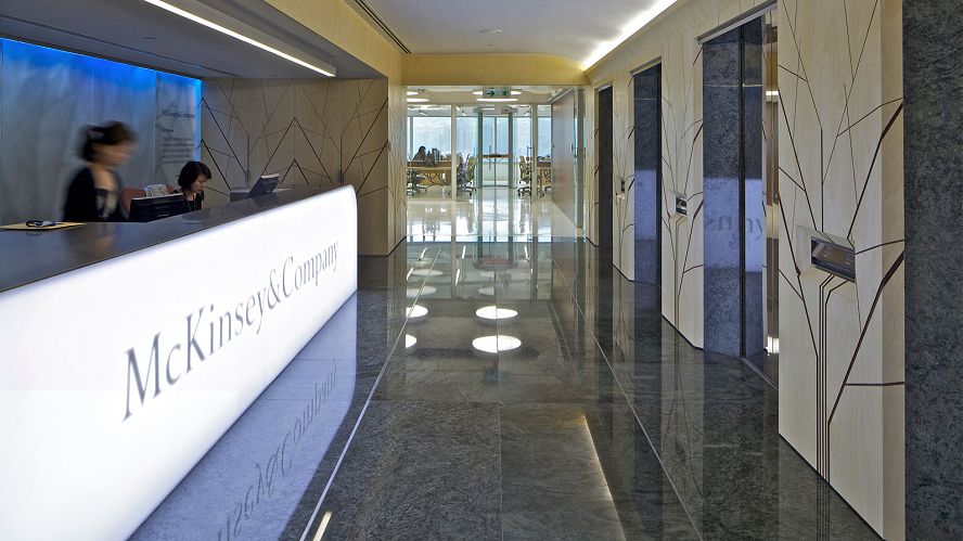 El credo oculto de los líderes mundiales: la caída a los infiernos de McKinsey