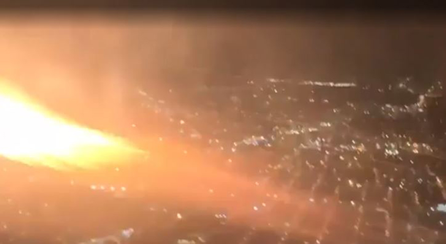 Pánico en un vuelo de United Airlines tras incendiarse un motor