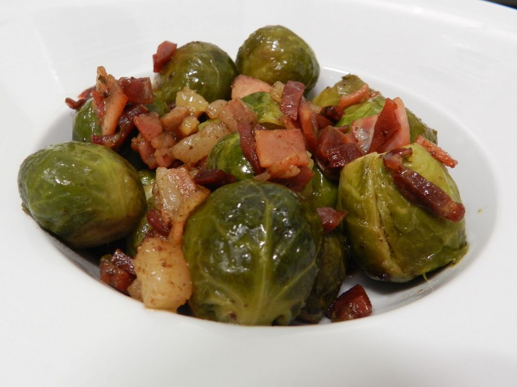 Coles de bruselas con jamón ibérico
