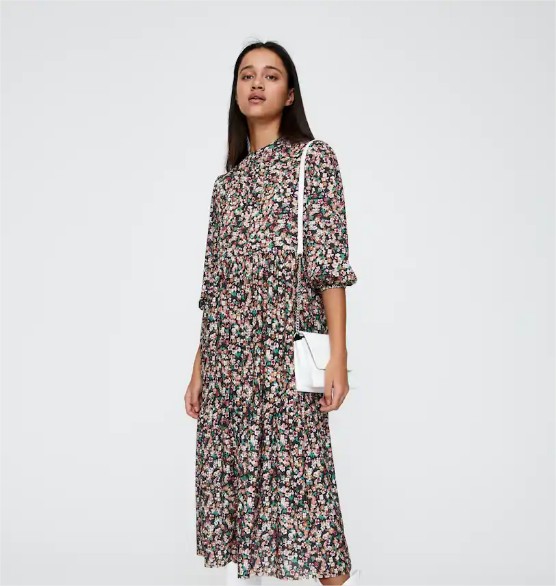 Vestido volantes estampado perkins de Pull and Bear