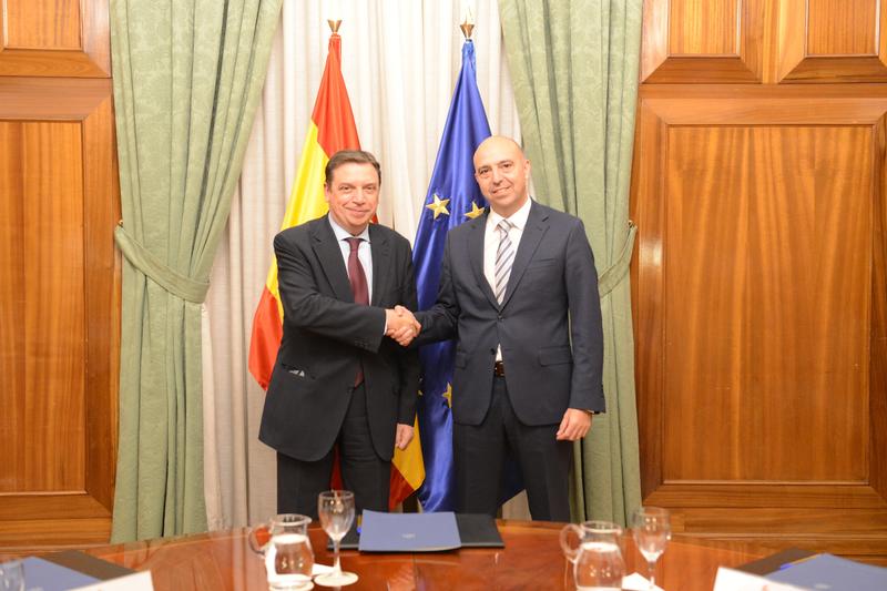 Planas se cita con directivos de Lidl para hablar del sector agrario