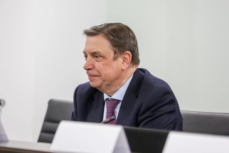 Planas afirma que la decisión de la UE de imponer aranceles a EEUU es «un paso en la dirección correcta»