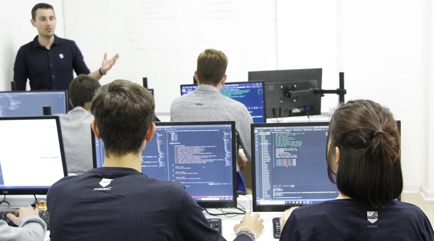 Administración y Finanzas, DAM y DAW, entre los nuevos títulos de FP a distancia de Instituto MEDAC