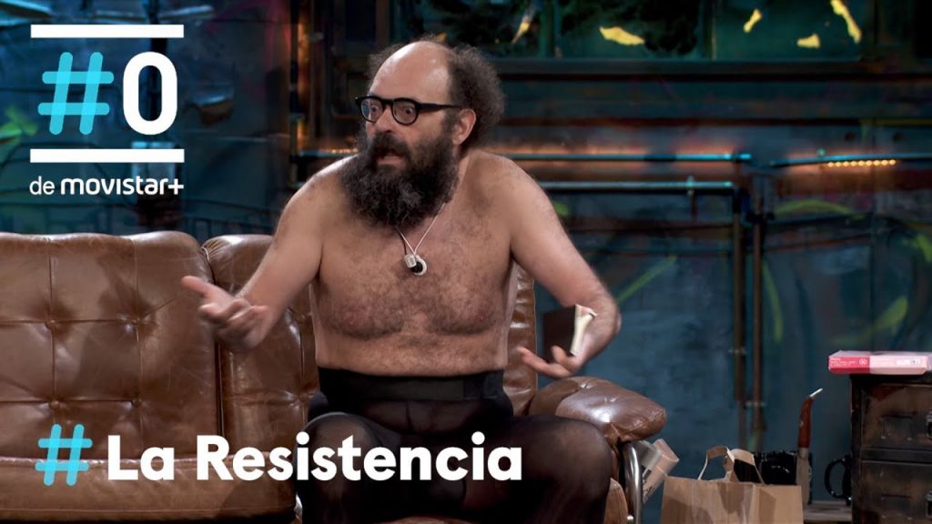 Ignatius la lía en La Resistencia: enloquece y apuñala al mobiliario