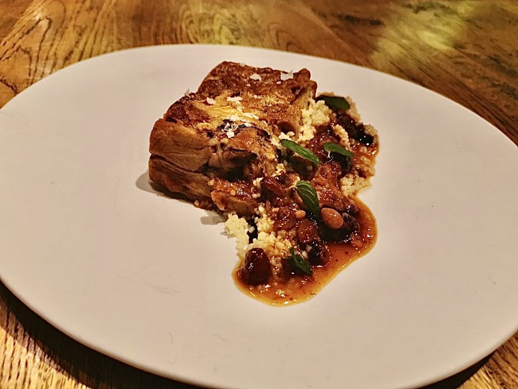 Este San Valentín enamora a tu paladar en Restaurante Sandó 3 Merca2.es Menú San Valentín Pastel de Cordero Lechal