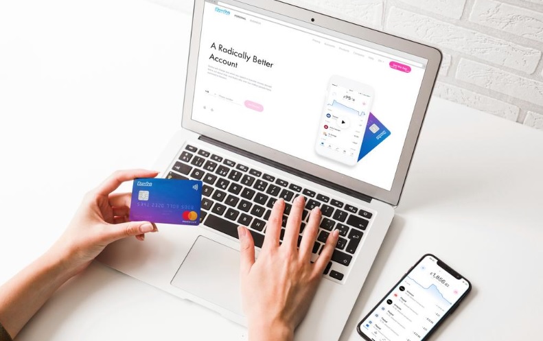 Revolut busca clientes con premios por comprar en Aliexpress, Nike y ECI