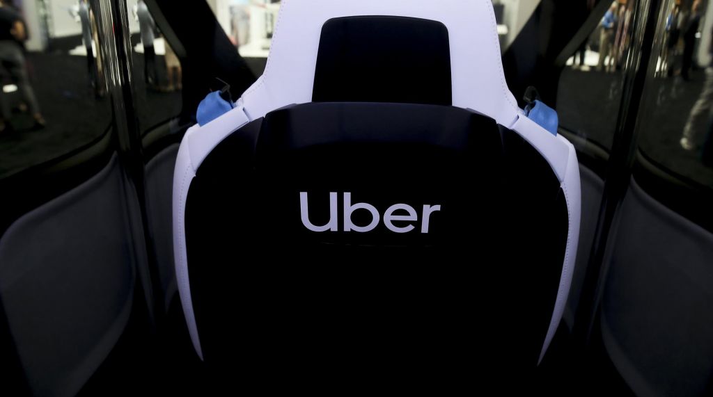 Uber vuelve a Barcelona y pone al taxi en pie de guerra