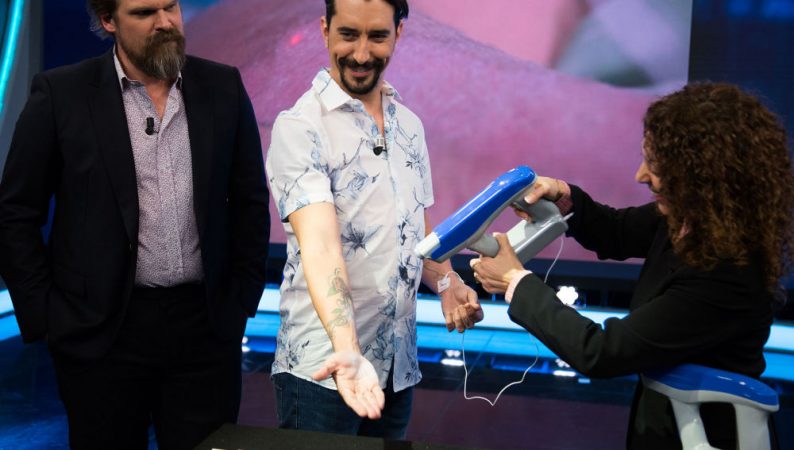 pistola de piel artificial en El hormiguero