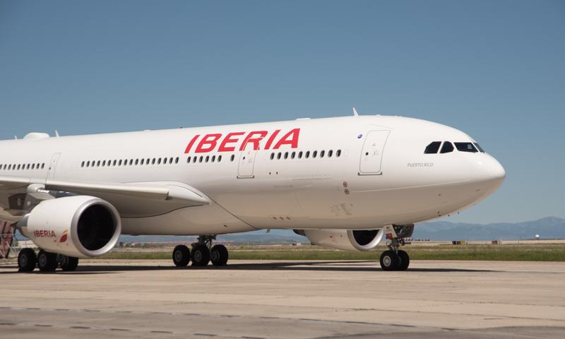 IAG se desploma un 23% tras suspender contratos de trabajo y retrasar relevo de Walsh como consejero delegado