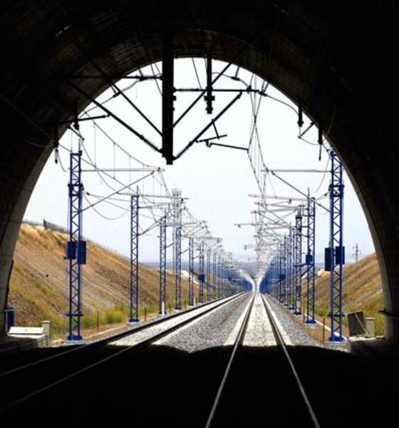 Adif no descarta suspender los procesos de contratación de obras de AVE