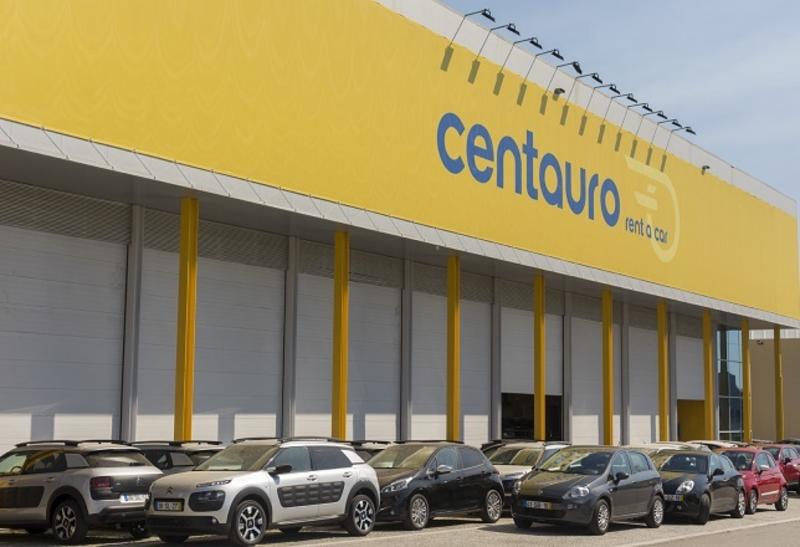El Gobierno permitirá alquilar un coche para desplazamientos autorizados
