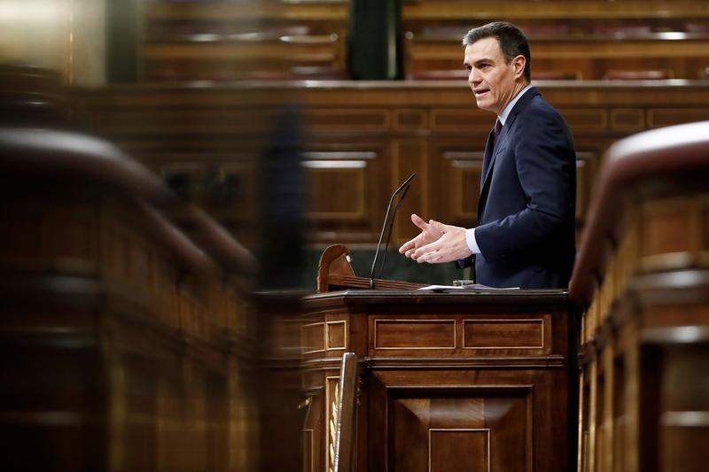 La oposición pide a Sánchez parar actividades no esenciales o «cierre total»