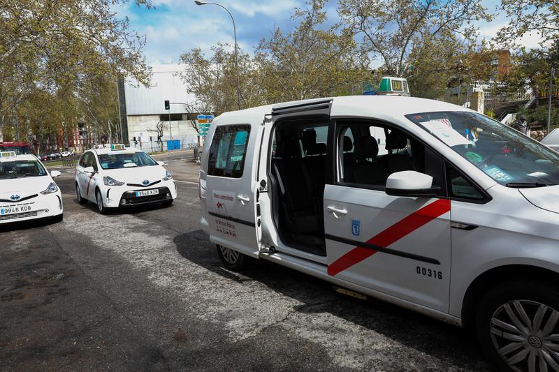 Ayuso plantea a Sánchez que suspenda la cuota de autónomos para los profesionales del transporte