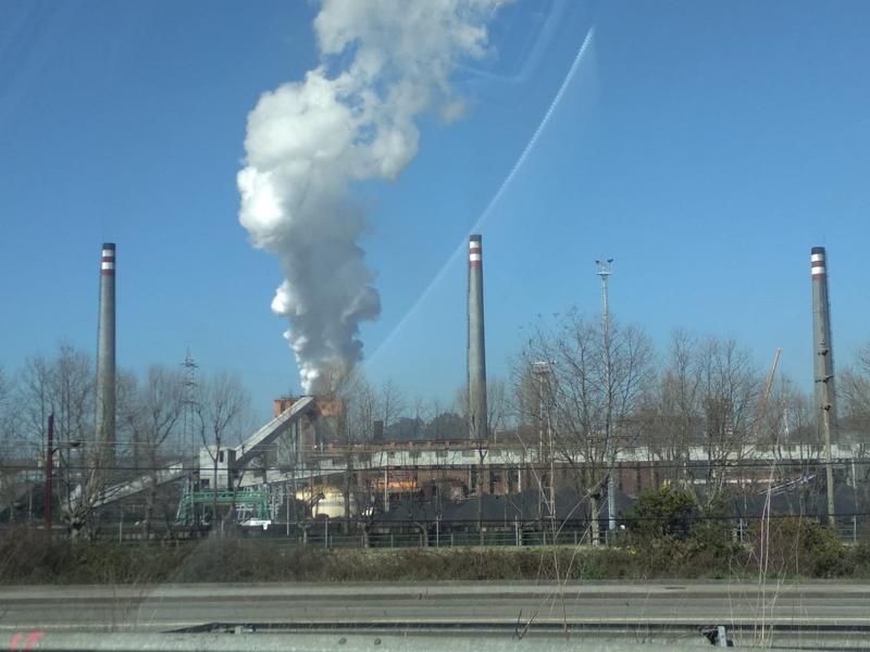Arcelor de (UGT) mantiene cerrado chapa, carril y alambrón