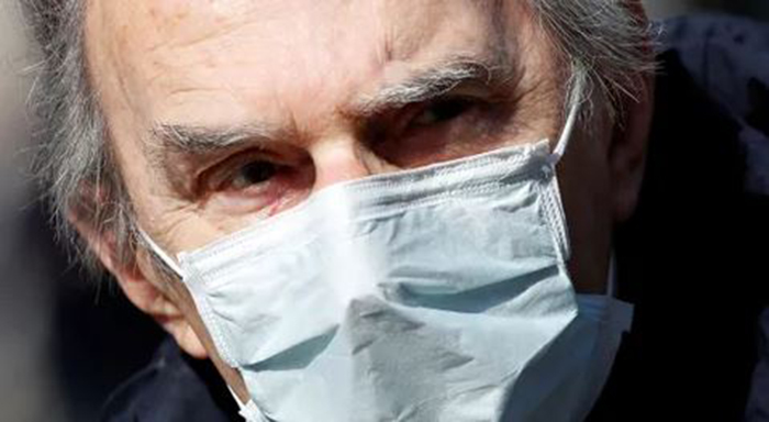 Coronavirus: tuitera antepone la economía a «media docena de ancianos muertos»