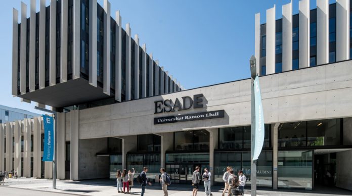 Esade lidera la formación administrativa en España