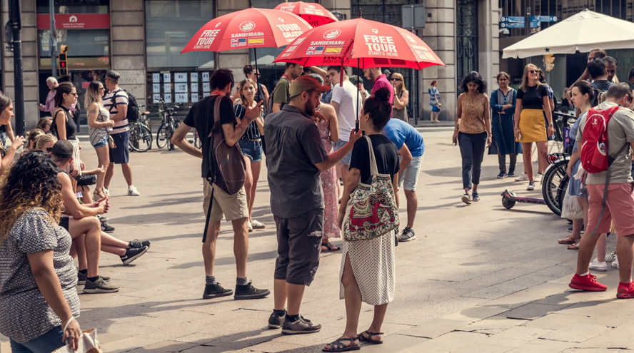 Los ‘free tour’ descontrolan el turismo  sin legislación a la vista