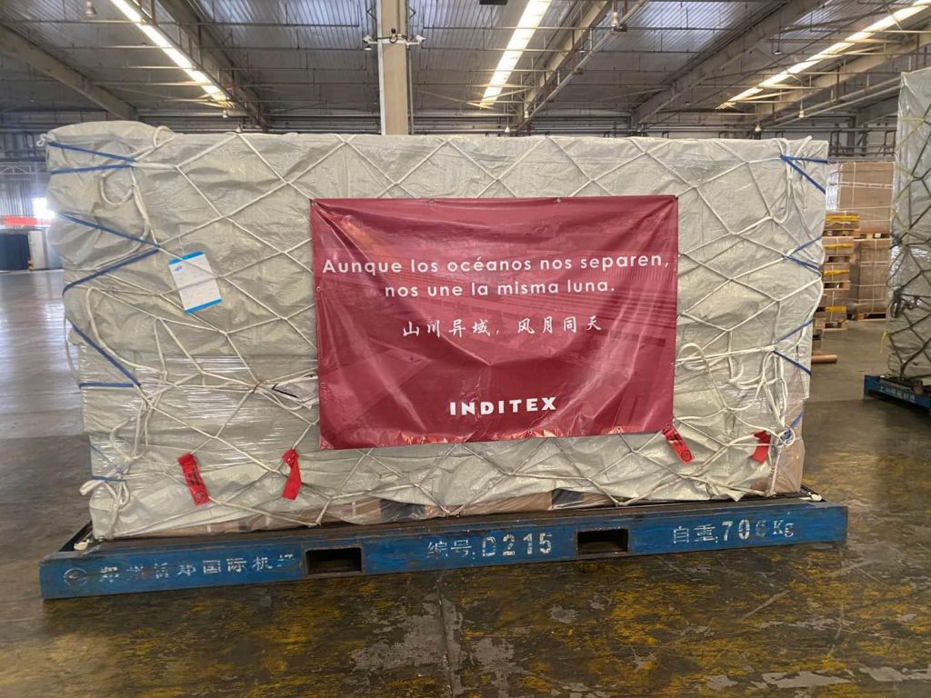 Las 300.000 mascarillas donadas por Inditex llegarán a España desde China este lunes