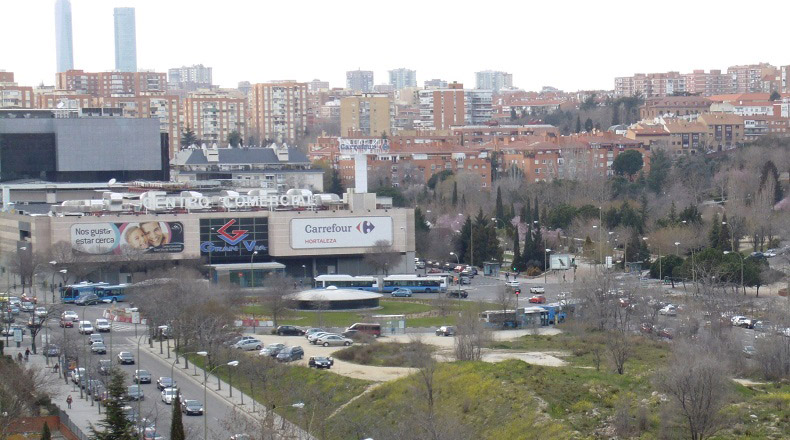 Un solar en Mar de Cristal desata la lucha entre Almeida y los vecinos