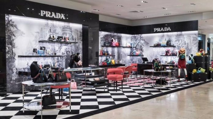 Prada y MiuMiu esperan una renovación de sus productos y sus marcas