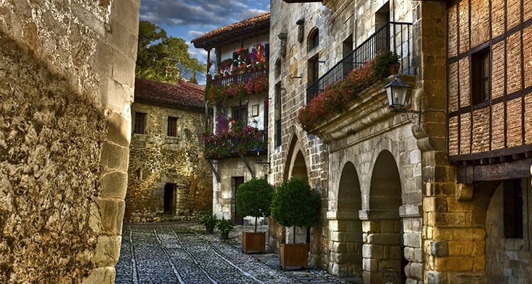 Pueblos más bonitos de España Santillana del mar Merca2.es