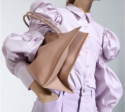 Zara: cinco prendas que tendrás que comprar antes de vuelen 1 Merca2.es blusa lila Merca2.es