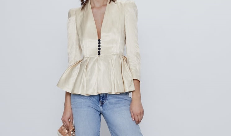 Zara: cinco prendas que tendrás que comprar antes de vuelen 2 Merca2.es Imagen que contiene persona, ropa, pared, de pie
Descripción generada automáticamente