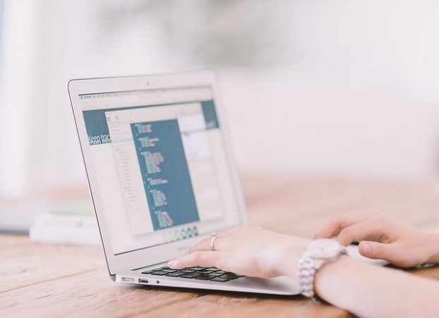externalizar tareas de un negocio mejora la competitividad