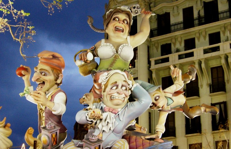 Qué ver, cómo moverte y dónde comer en Valencia durante las Fallas