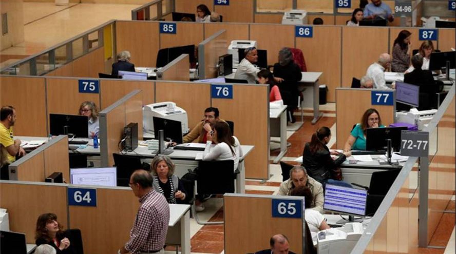 Funcionarios cambian su puesto para reforzar servicios contra el Covid-19