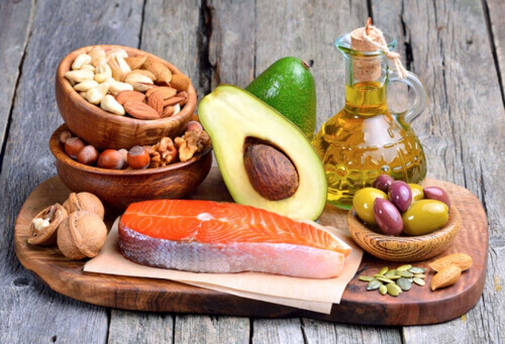 10 alimentos con grasas saludables para hacer dieta