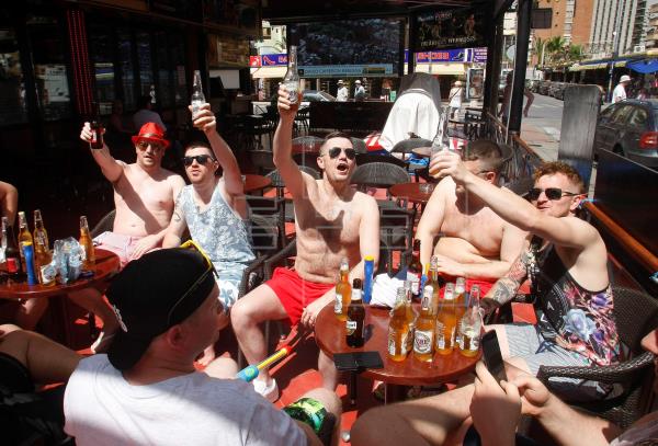 El drama de 3 turistas británicas en Benidorm: no pueden tomar el sol