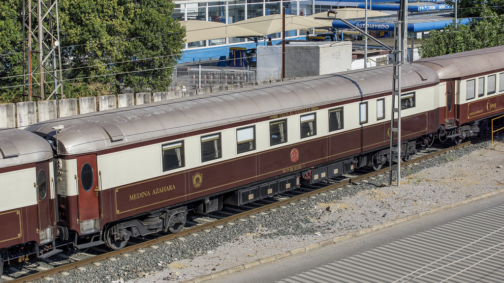 Los trenes turísticos de España que te hacen viajar a otra época